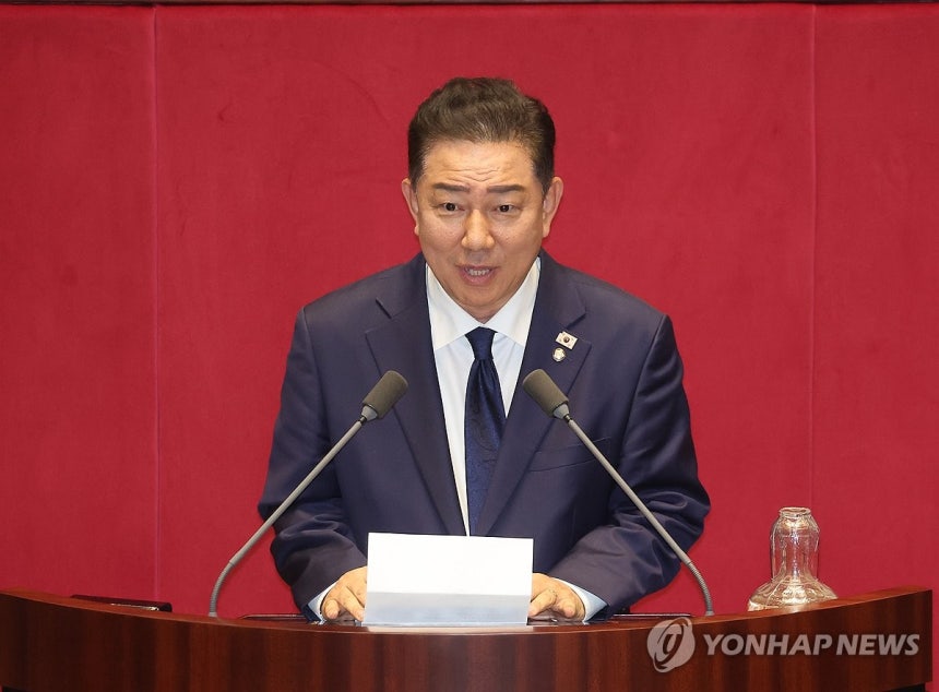 당선 인사하는 김병기 의원
(서울=연합뉴스) 박동주 기자 = 27일 국회 본회의에서 운영위원장으로 선출된 더불어민주당 김병기 의원이 당선인사를 하고 있다. 2025.6.27 pdj6635@yna.co.kr