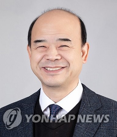 이재명 대통령, 국토부 1차관에 이상경 가천대 교수
(서울=연합뉴스) 대통령실은 29일 이재명 대통령이 신임 국토부 1차관에 이상경 가천대 교수를 임명했다고 밝혔다. 2025.6.29 [대통령실 제공. 재판매 및 D