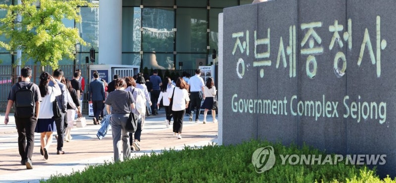 지자체 <b>여성공무원</b> 20년 만에 2.5배 <b>증가</b>…16만명 돌파