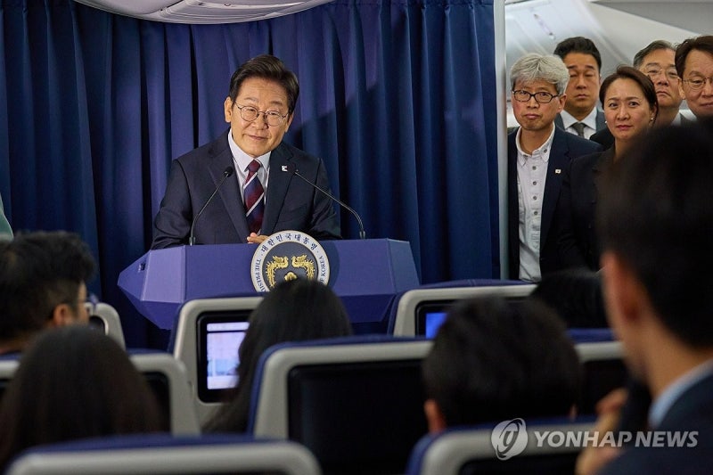 '<b>취임</b> 한달' 李<b>대통령</b>, 내달 3일 첫 <b>기자회견</b>…타운홀미팅 형식