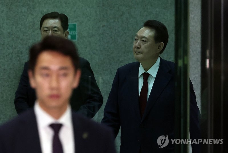尹측, 내란<b>특검</b>에 "7월 3일 이후로 <b>조사</b> 날짜 연기" 재요청
