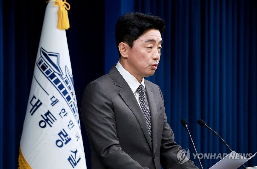 강훈식 비서실장, 장관급 추가 인선 발표
(서울=연합뉴스) 홍해인 기자 = 강훈식 대통령비서실장이 29일 서울 용산 대통령실 청사에서 장관급 추가 인선을 발표하고 있다. 2025.6.29 hihong@yna.co.k