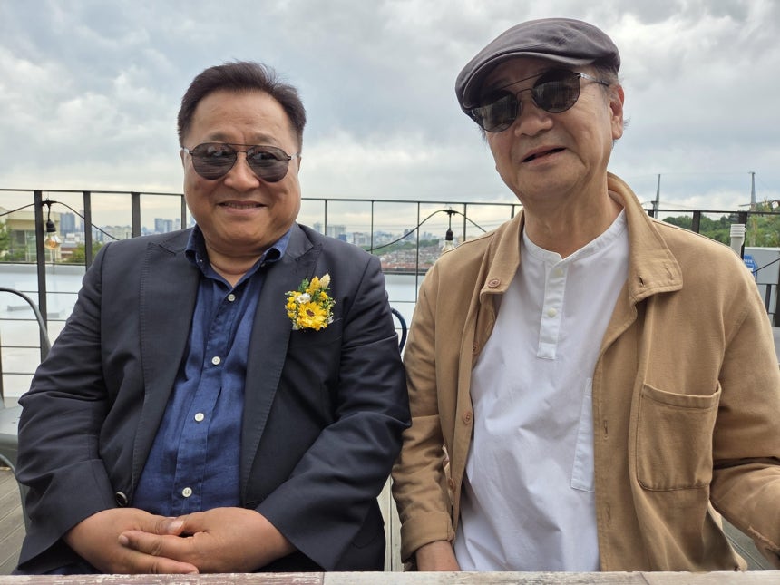 포크 듀오 해바라기
(서울=연합뉴스) 이태수 기자 = 포크 듀오 해바라기의 이주호(좌)와 이광준(우)이 연합뉴스와의 인터뷰에서 포즈를 취하고 있다. 2025.7.1 tsl@yna.co.kr