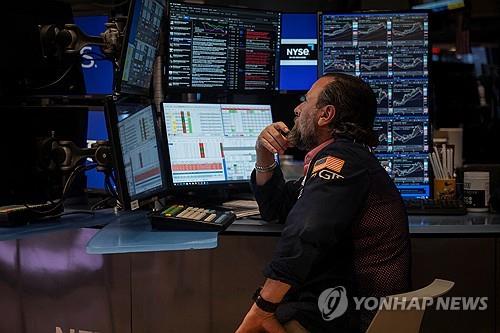 뉴욕증권거래소의 트레이더
[로이터 연합뉴스 자료사진. 재판매 및 DB 금지]