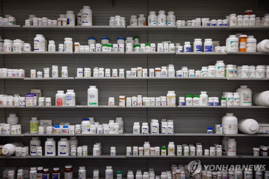 미국 약국에 진열된 각종 처방약
[EPA 연합뉴스 자료사진. 재판매 및 DB 금지]