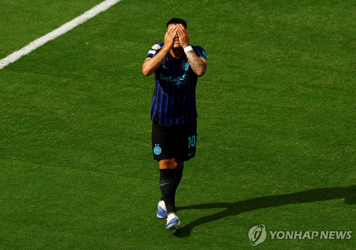 '우승후보' <b>맨시티</b>, 연장전 난타전서 <b>알힐랄</b>에 16강서 무릎(종합)