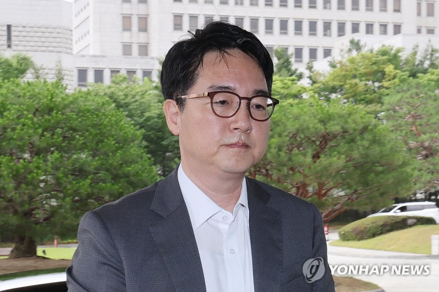 출근하는 심우정 검찰총장
(서울=연합뉴스) 임화영 기자 = 심우정 검찰총장이 17일 서울 서초구 대검찰청으로 출근하고 있다. 2025.6.17 hwayoung7@yna.co.kr