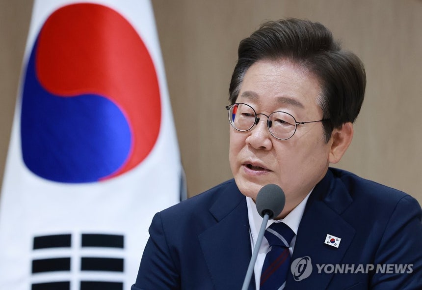이재명 대통령 국무회의 발언
(서울=연합뉴스) 홍해인 기자 = 이재명 대통령이 1일 서울 용산 대통령실 청사에서 열린 국무회의에서 발언하고 있다. 2025.7.1 hihong@yna.co.kr