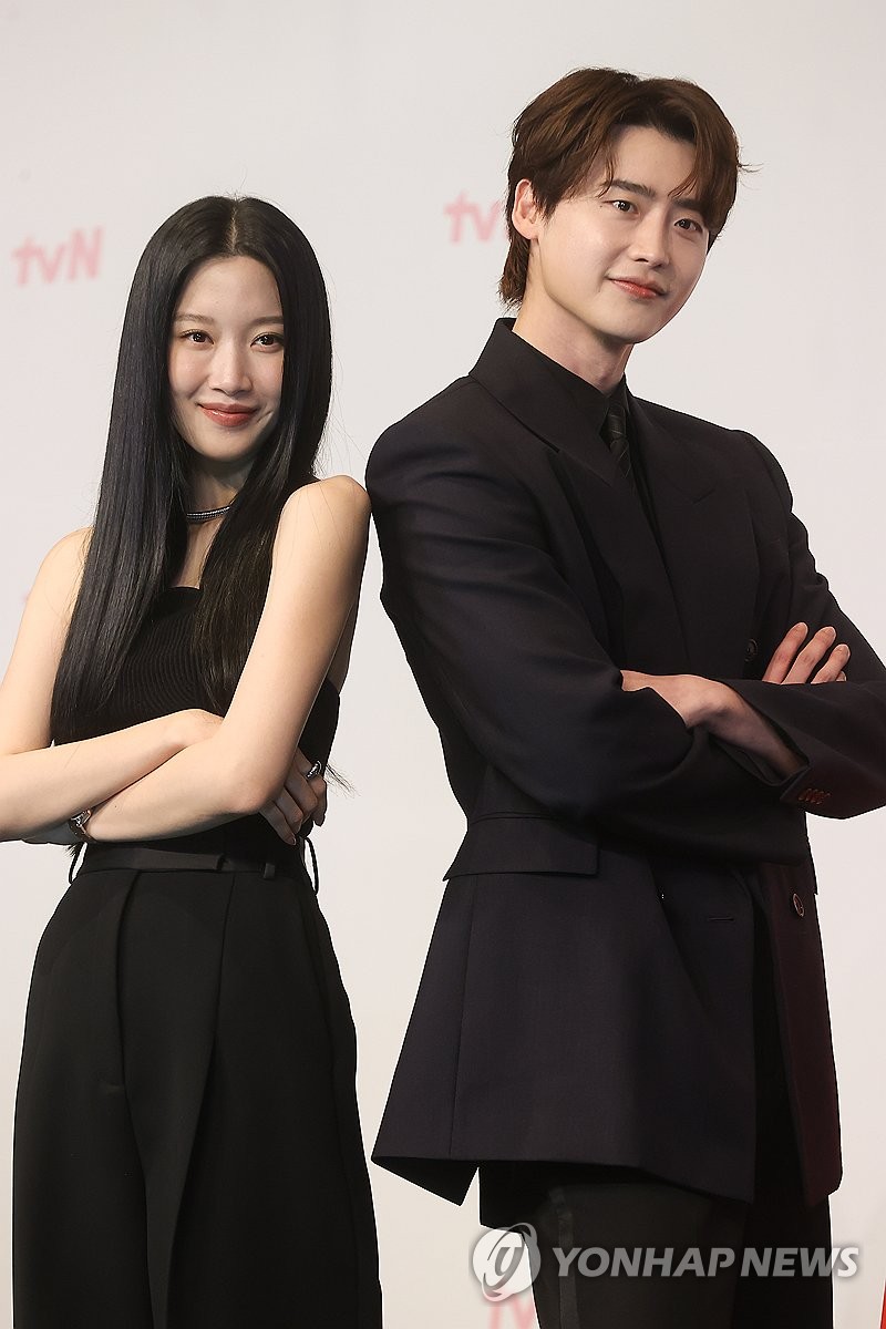 '<b>서초동</b>'에서 만난 <b>이종석</b>-문가영