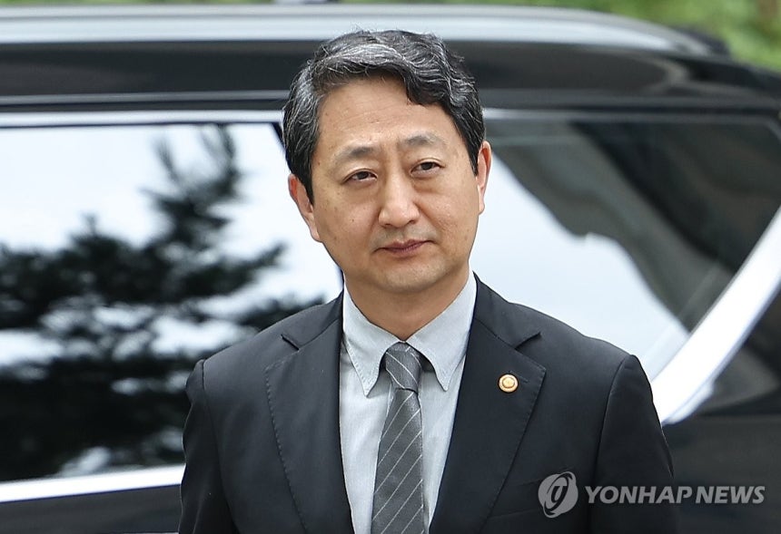 안덕근 산업부 장관, 내란특검 출석
(서울=연합뉴스) 김성민 기자 = 안덕근 산업통상자원부 장관이 2일 내란특검 조사를 받기 위해 서울 서초구 서울고검 청사로 출석하고 있다. 2025.7.2 ksm7976@yna.c