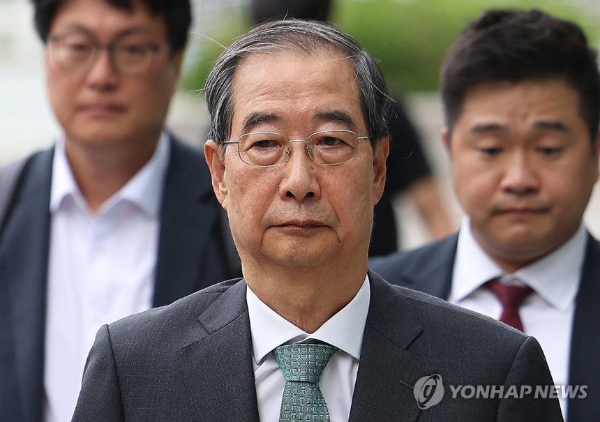 내란특검 출석하는 한덕수 전 국무총리
(서울=연합뉴스) 김성민 기자 = 한덕수 전 국무총리가 2일 내란특검 조사를 받기 위해 서울 서초구 서울고검 청사로 향하고 있다. 2025.7.2 ksm7976@yna.co.kr