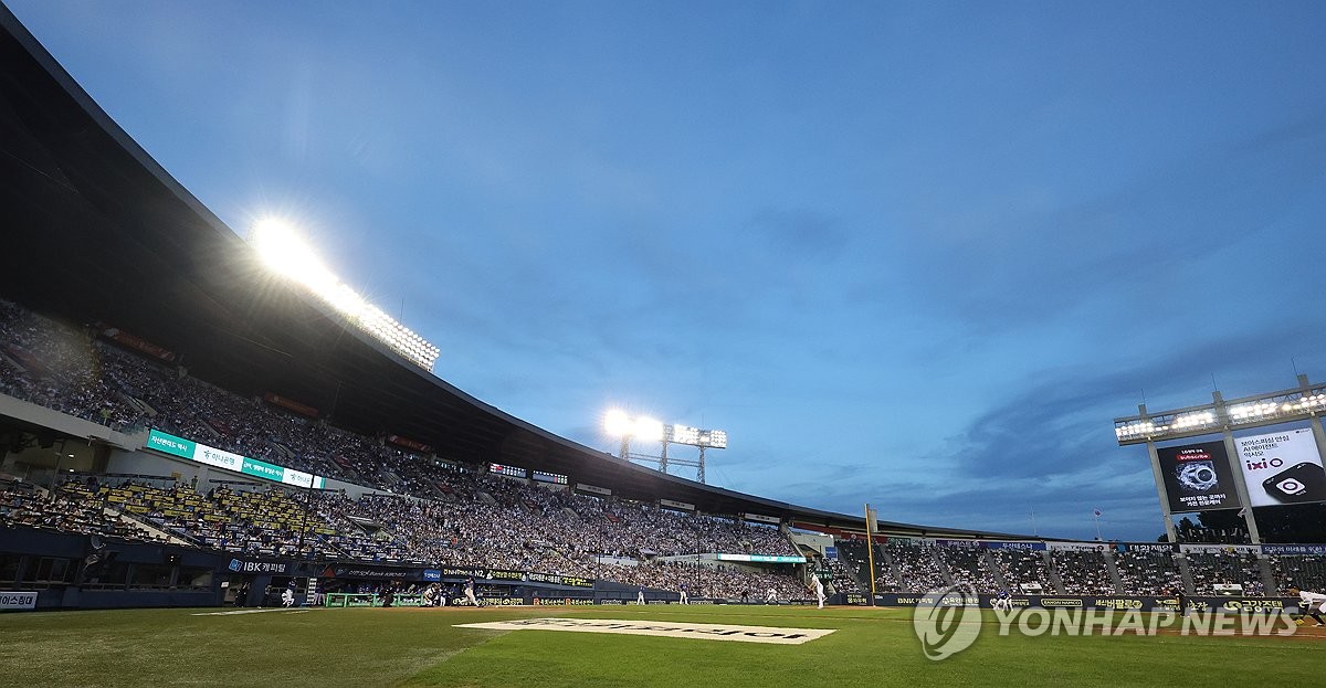 <b>프로야구 700만</b>명 <b>관중</b> 돌파 예정