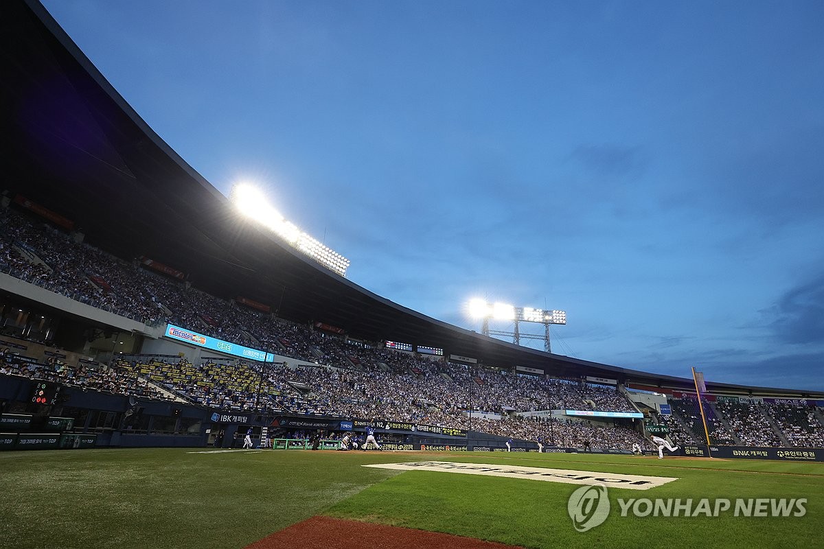<b>프로야구 700만</b>명 <b>관중</b> 돌파 예정