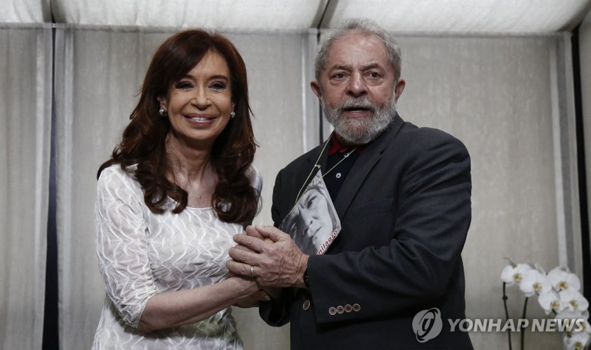 2016년 상파울루에서 만난 브라질 룰라(오른쪽)와 아르헨티나 페르난데스
[AFP 연합뉴스 자료사진. 재판매 및 DB 금지]