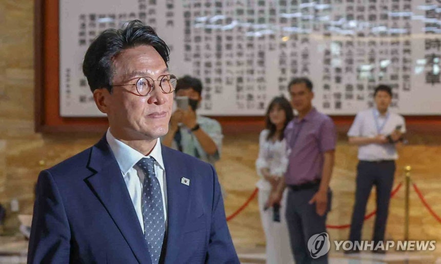 본회의장 향하는 김민석 총리 후보자
(서울=연합뉴스) 김주형 기자 = 김민석 국무총리 후보자가 3일 서울 여의도 국회에서 본회의장으로 향하고 있다.  2025.7.3 kjhpress@yna.co.kr