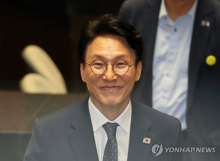 투표마친 김민석 국무총리 후보자
(서울=연합뉴스) 박동주 기자 = 김민석 국무총리 후보자가 3일 국회 본회의에서 자신에 대한 임명동의안 투표를 마치고 이동하고 있다. 2025.7.3 pdj6635@yna.co.kr