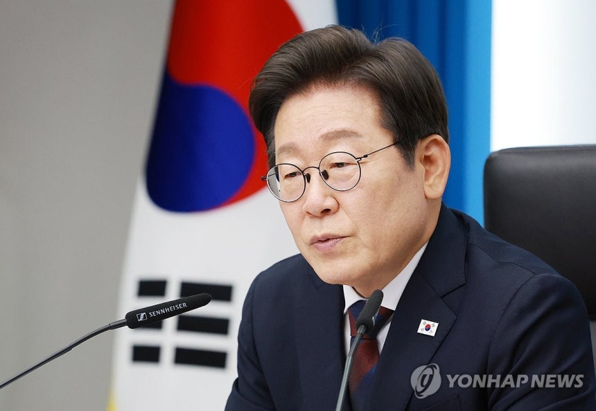2차 수석보좌관회의, 발언하는 이재명 대통령
(서울=연합뉴스) 홍해인 기자 = 이재명 대통령이 3일 서울 용산 대통령실 청사에서 열린 2차 수석보좌관회의에서 발언하고 있다. 2025.7.3 [대통령실통신사진기자단] 