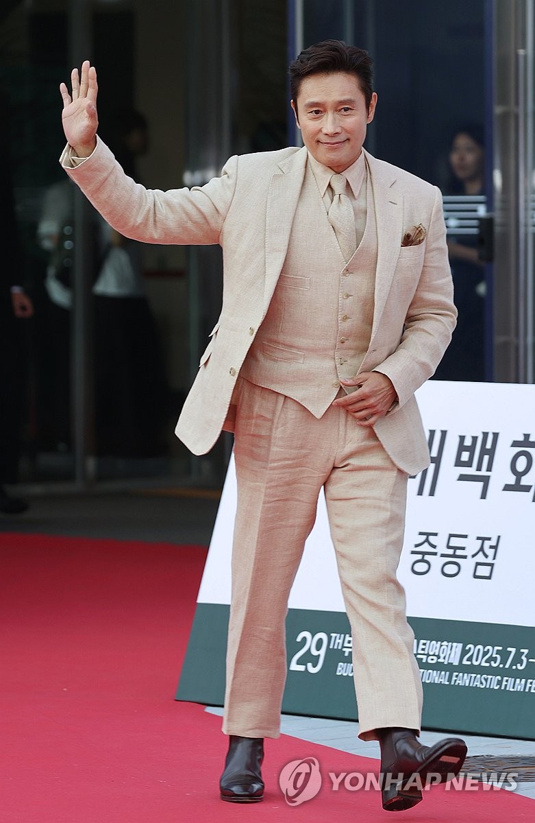 <b>부천</b><b>영화제</b> 참석한 이병헌