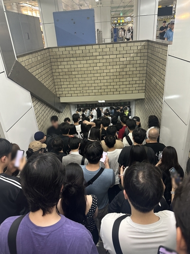 출근길 2호선 선로전환기 장애로 인해 사람이 몰린 신림역 상황
[독자 제공. 재판매 및 DB 금지]