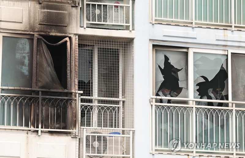 <b>부산 아파트 화재</b> 자매 <b>사망</b> 원인은 "다량의 연기 흡입"(종합)