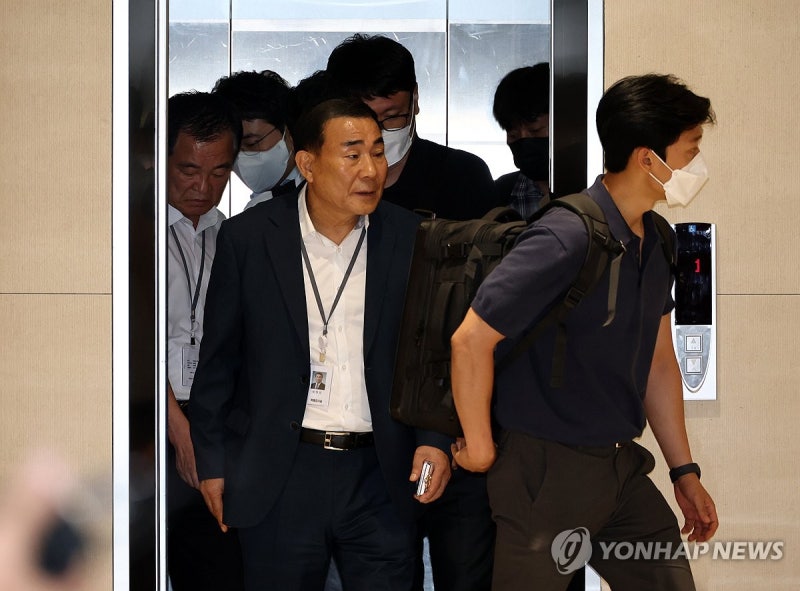 <b>김건희</b>특검, <b>삼부토건</b> '우크라 총괄' 전 대표 소환…尹부부 <b>의혹</b>