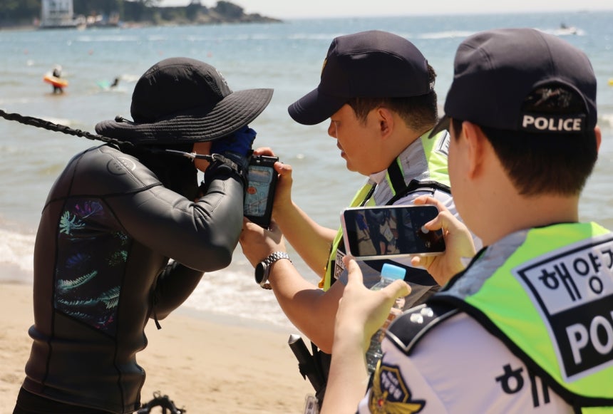 음주 측정하는 레저객
[촬영 박성제]
