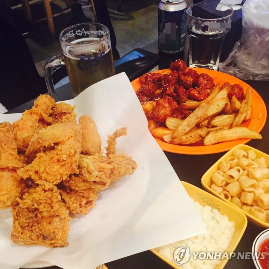 치맥(치킨과 맥주)
촬영 김예원