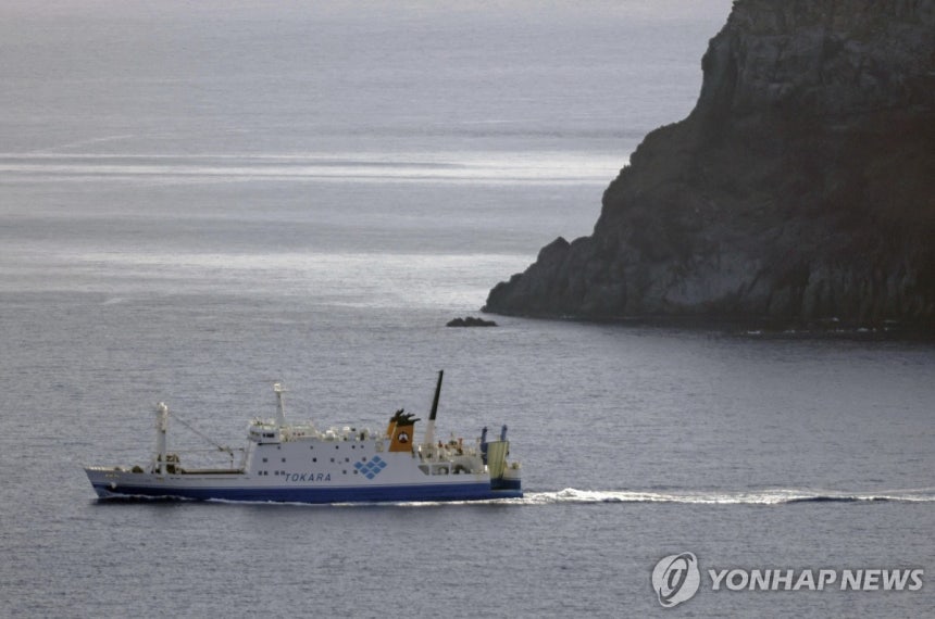 일본 가고시마현 도카라 열도 아쿠세키지마 떠나는 배
[교도 AP 연합뉴스 자료사진. 재판매 및 DB 금지]