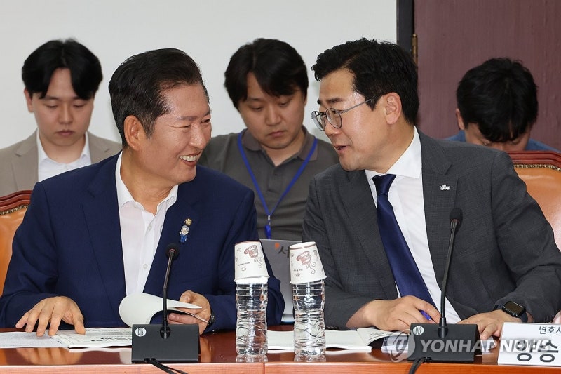 정청래 "개혁입법 추진" <b>박찬대</b> "통합 당대표"…지역 당심 구애
