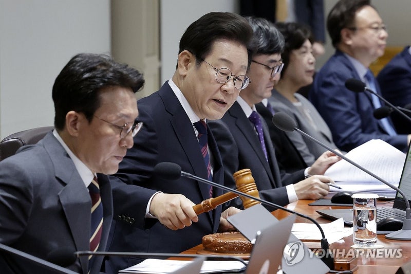 31.8조 <b>추경</b> 국무회의 의결…李대통령 "최대한 신속히 집행"