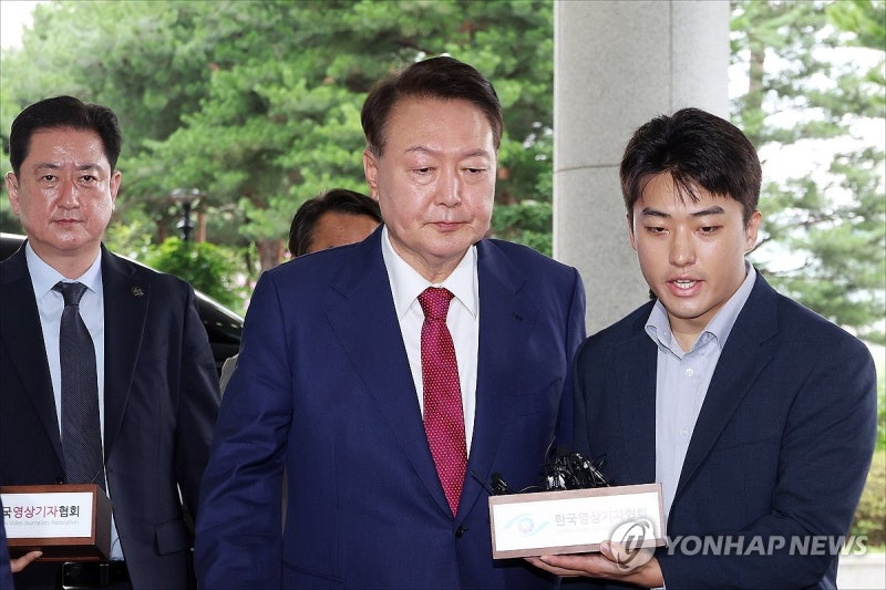 특검, 尹 2차 대면조사 시작…<b>체포</b>저지부터 외환까지 집중 확인