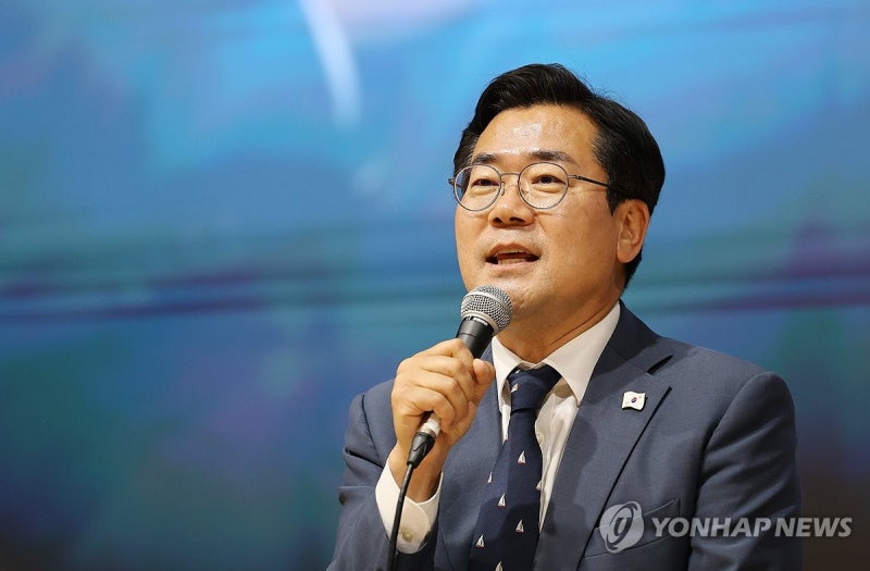 <b>박찬대</b> "<b>검찰 개혁</b> 9월 안에 마무리될 것"…전주서 토크콘서트