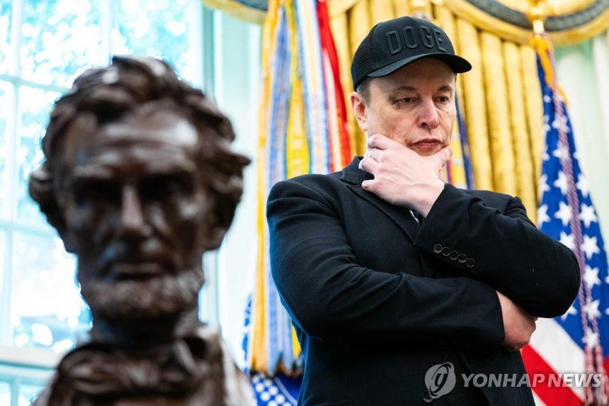 백악관 대통령 집무실을 찾은 일론 머스크 테슬라 최고경영자
[AFP 연합뉴스 자료사진. 재판매 및 DB 금지]