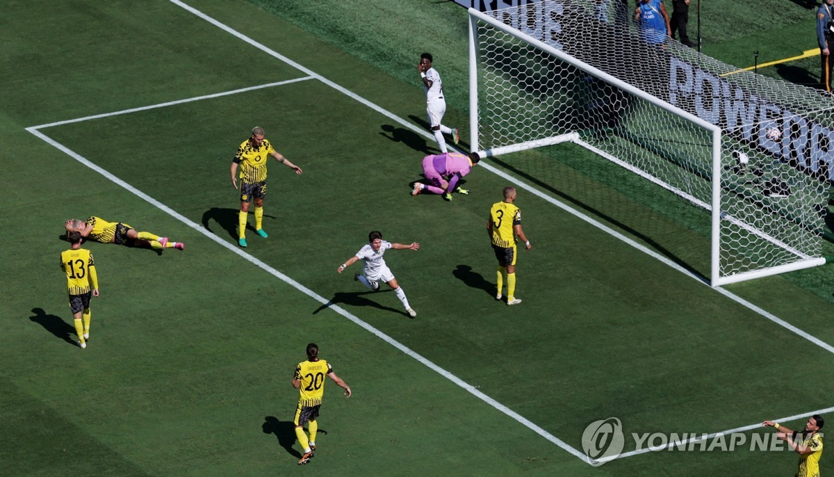 2명 퇴장 PSG, <b>뮌헨</b> 2-0 꺾고 <b>클럽월드컵 4강</b>…코리언 더비 무산