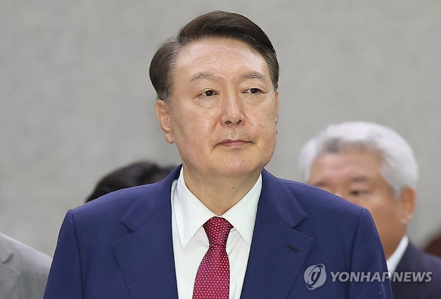 특검 조사 마친 윤석열 전 대통령
(서울=연합뉴스) 김성민 기자 = 윤석열 전 대통령이 5일 내란 특검 2차 조사를 마치고 조은석 특별검사팀 사무실이 있는 서울 서초구 서울고검을 나서고 있다. 2025.7.6 ksm