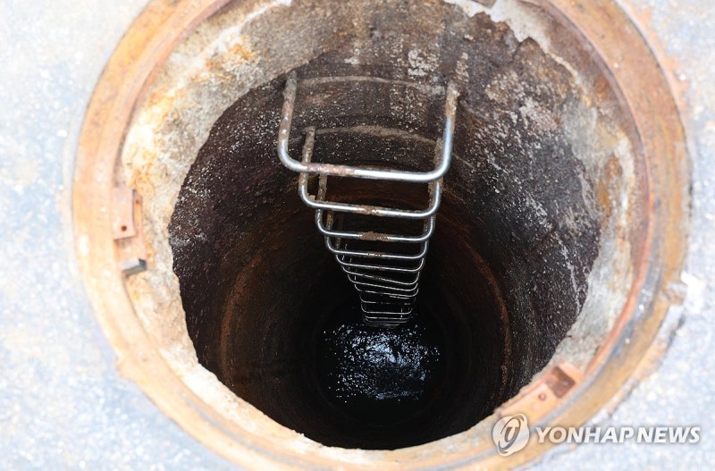 인천 <b>맨홀</b> 안에서 1명 심정지·1명 실종…"유독가스 추정"(종합)