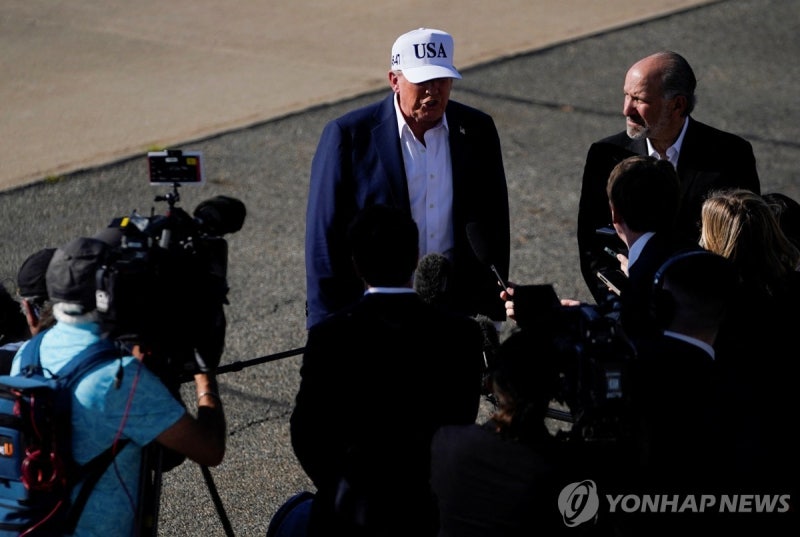 트럼프, <b>머스크</b> '<b>신당 창당</b>'에 "터무니없는 일…혼란 가중할 뿐"