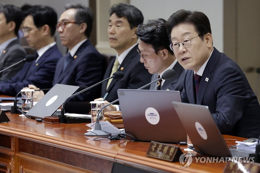 이재명 대통령 국무회의 발언
(서울=연합뉴스) 홍해인 기자 = 이재명 대통령이 5일 서울 용산 대통령실 청사에서 열린 국무회의에서 발언하고 있다. 2025.7.5 [대통령실통신사진기자단] hihong@yna.co.k