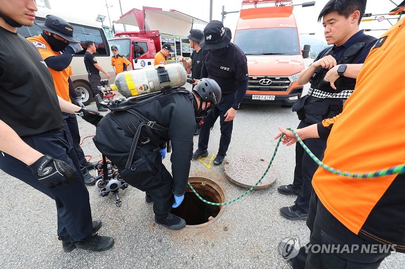 "살아오기를 기다렸는데"…<b>인천 맨홀</b> 사망자 유족 망연자실