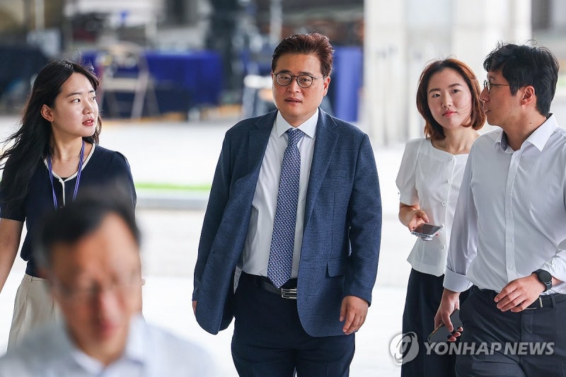 <b>박억수</b> <b>특검보</b> <b>출근</b>