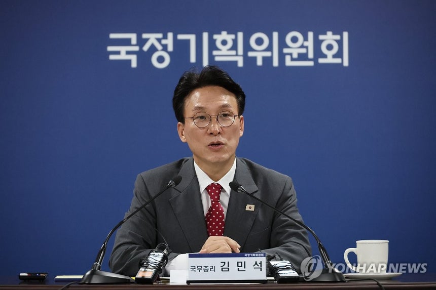 인사말 하는 김민석 국무총리
(서울=연합뉴스) 이정훈 기자 = 김민석 국무총리가 7일 서울 종로구 국정기획위원회에서 열린 전체회의에서 인사말을 하고 있다. 2025.7.7 uwg806@yna.co.kr