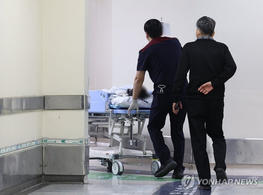 이동 중인 환자
[연합뉴스 자료사진]