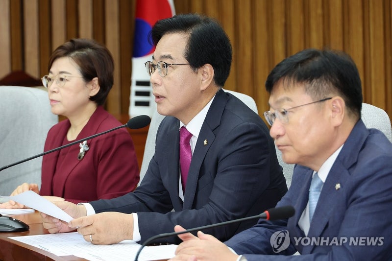 국힘, 美 <b>관세</b>서한에 "뒤집기 총력전 해야…어서 <b>트럼프</b> 만나라"