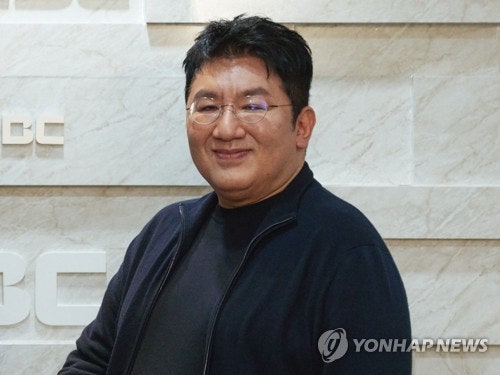 금융당국, '사기적 부정거래' <b>방시혁</b> 하이브 <b>의장 검찰고발</b> 방침