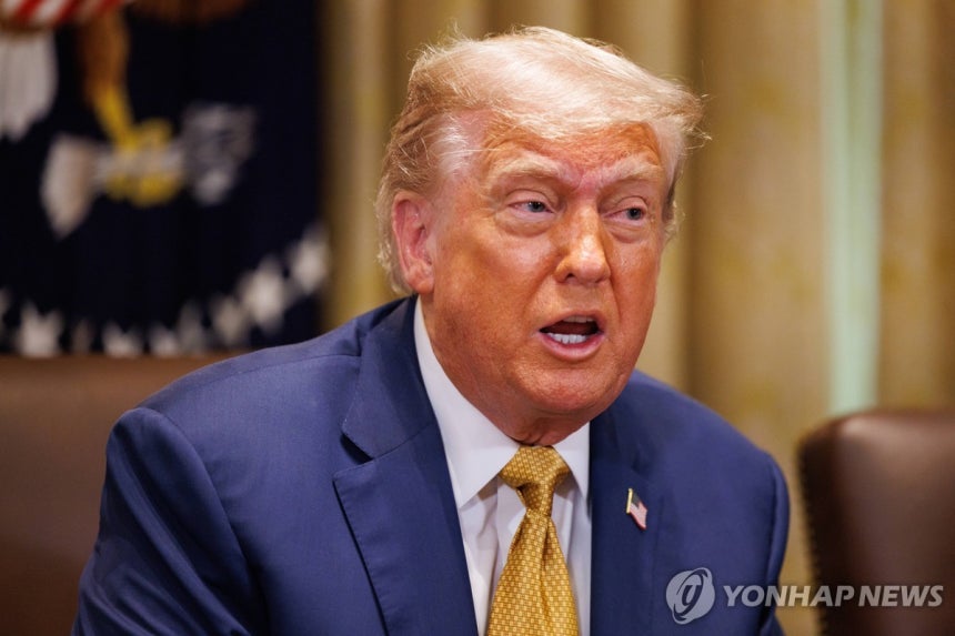 8일 백악관 각료회의에서 발언하는 도널드 트럼프 미국 대통령
[EPA=연합뉴스. 재판매 및 DB 금지]