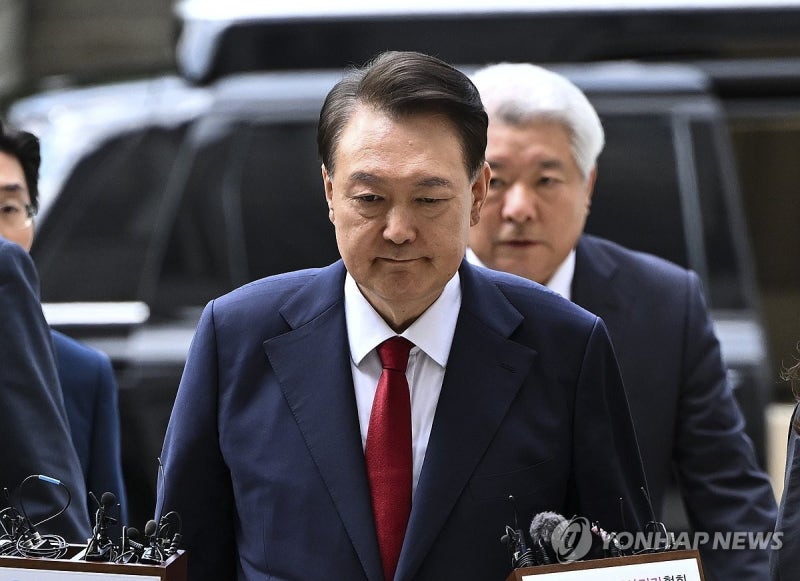 尹구속심사에 특검 검사 10명 투입…PPT 178장 '릴레이 설명'