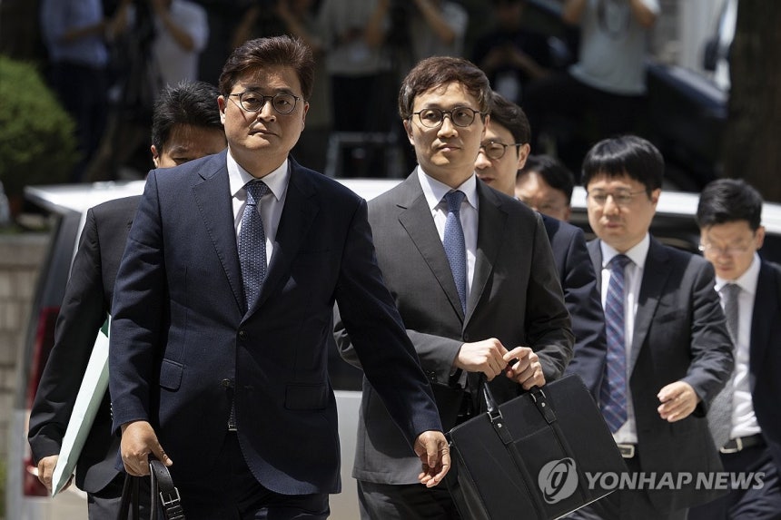 영장실질심사 출석하는 박억수 특검보
(서울=연합뉴스) 12·3 비상계엄 관련 내란·외환 사건을 수사하는 조은석 내란 특별검사팀 박억수 특검보가 9일 서울 서초구 서울중앙지법에서 열린 영장실질심사에 출석하고 있다. 2
