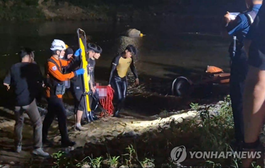 금강 상류서 물놀이하다 실종된 20대 4명…2명 심정지 상태로 발견
(금산=연합뉴스) 9일 오후 6시 19분께 충남 금산군 천내리 금강 상류 인근에서 물놀이하던 20대 4명이 실종됐다는 119 신고가 접수됐다. 대전