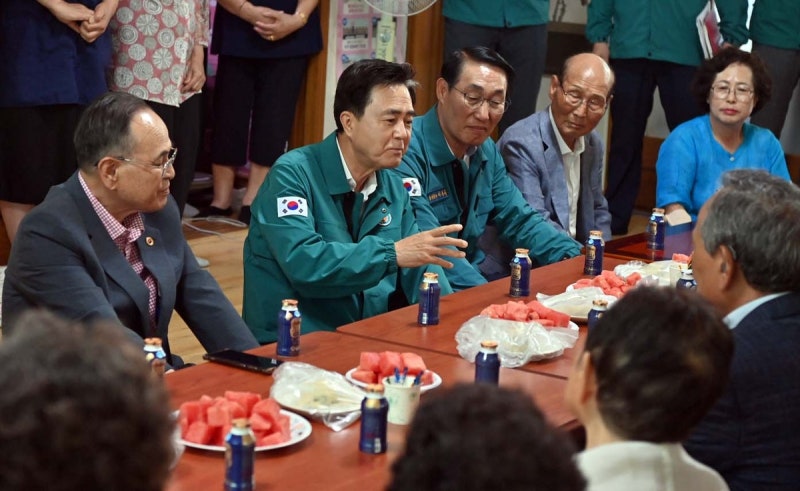 <b>김태흠 충남</b>지사, <b>무더위쉼터</b> 점검…"온열질환 예방 철저히"