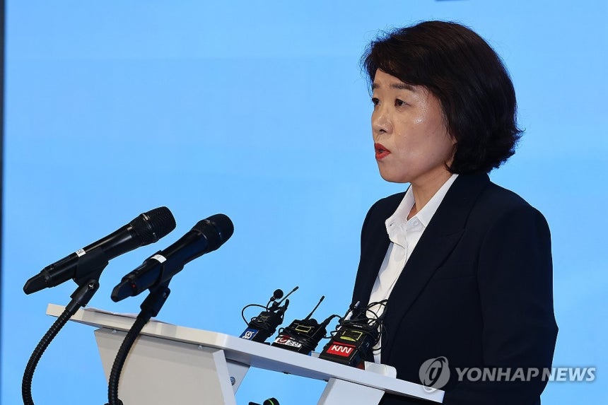 브리핑 연 김건희 특검팀
(서울=연합뉴스) 서대연 기자 = 윤석열 전 대통령 부인 김건희 여사와 관련한 각종 의혹 사건을 수사하는 민중기 특별검사팀 오정희 특검보가 8일 서울 종로구 KT광화문빌딩에서 브리핑을 하고 